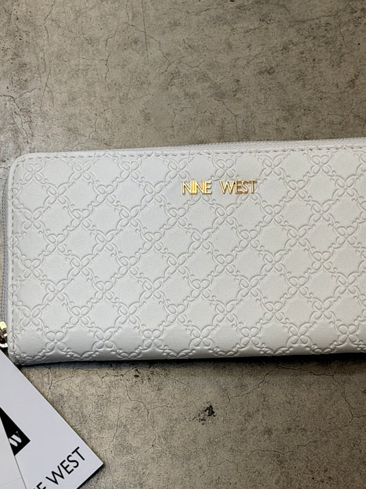 Nine West Norah Embossed Zipper Wallet – Optic White