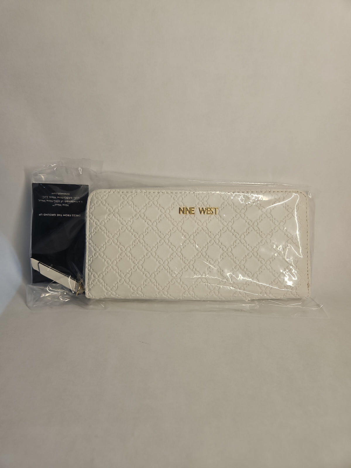 Nine West Norah Embossed Zipper Wallet – Optic White