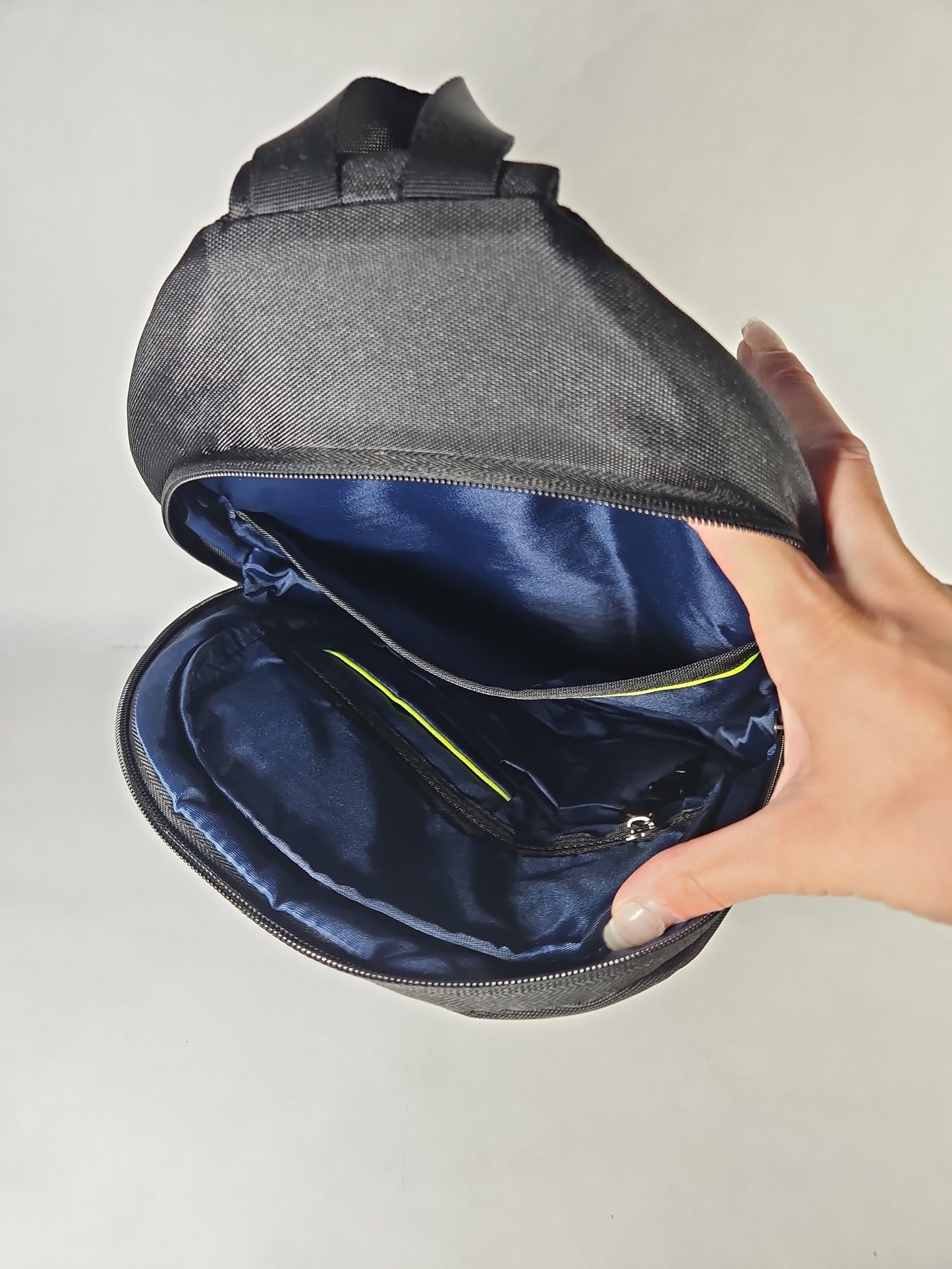 Travelon Anti-Theft Urban Sling – Black