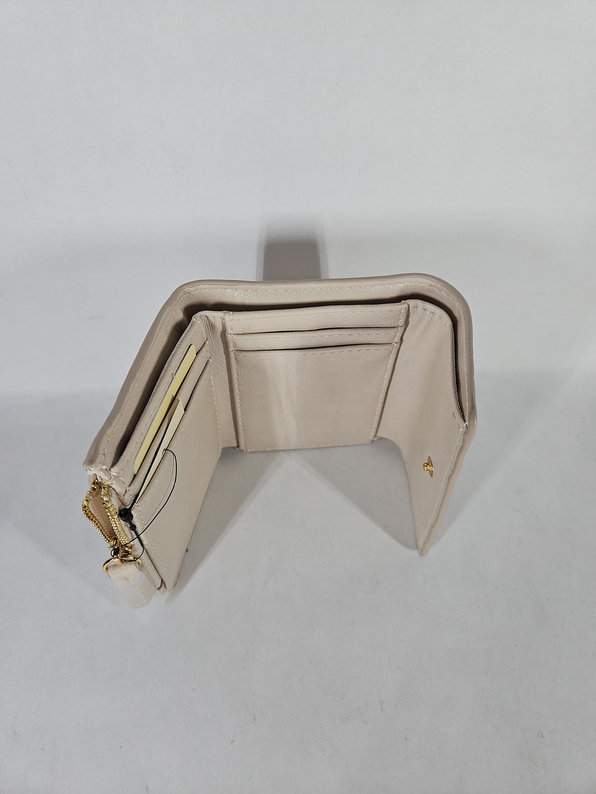On 34th Maddynn Wallet – Alabaster/Gold