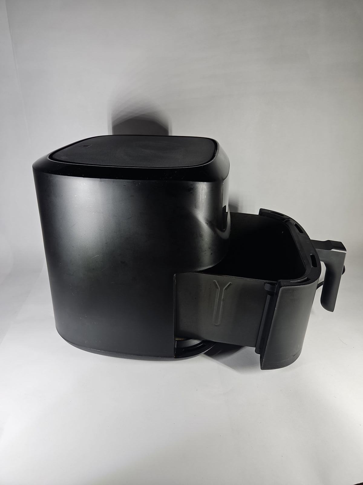 bella PRO 8 Qt Touchscreen Air Fryer Divided Basket 90241 - Matte Black - Used