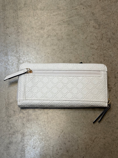 Nine West Norah Embossed Zipper Wallet – Optic White