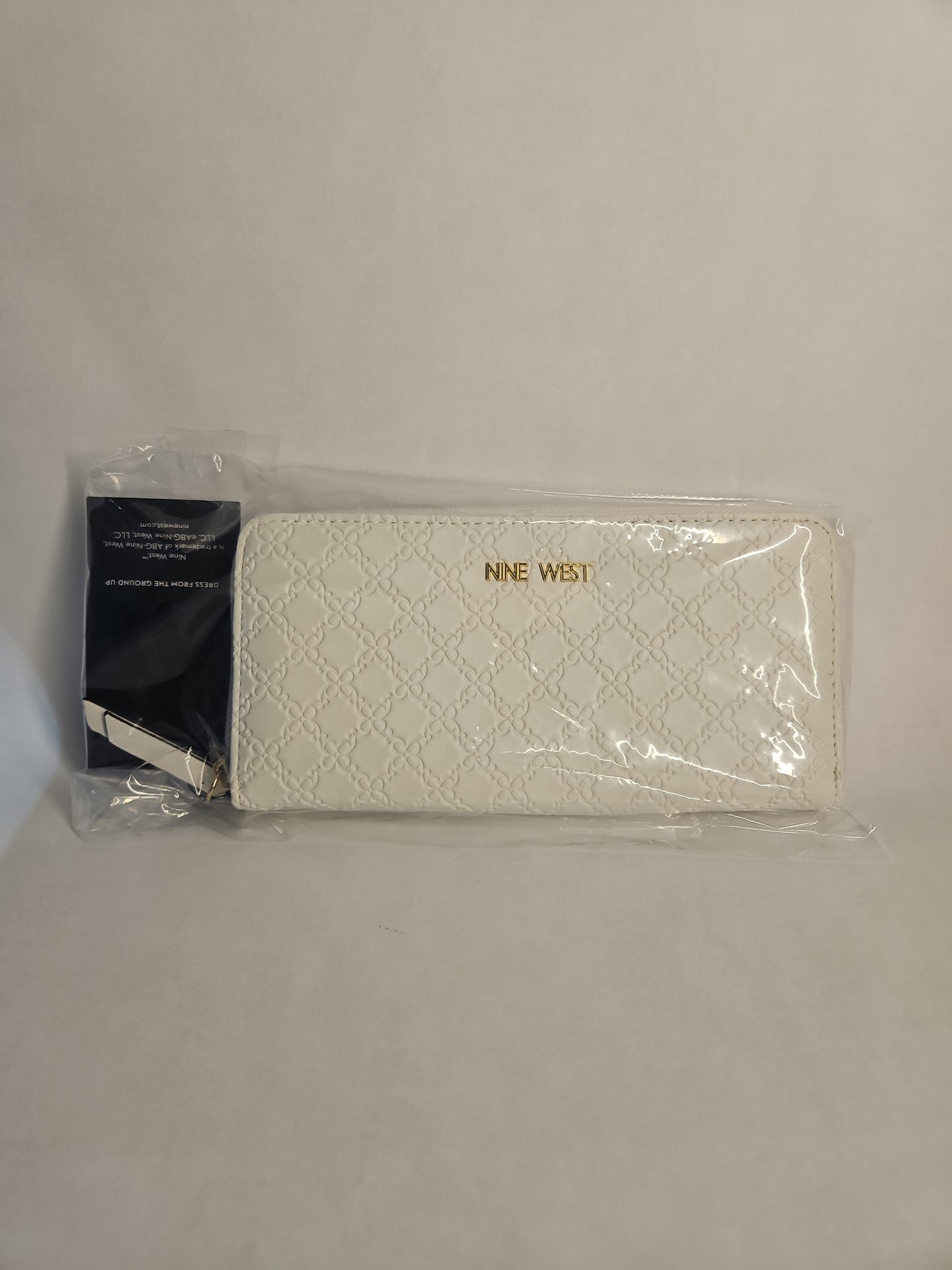 Nine West Norah Embossed Zipper Wallet – Optic White