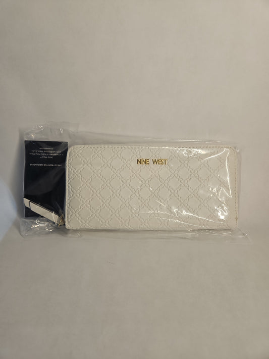 Nine West Norah Embossed Zipper Wallet – Optic White