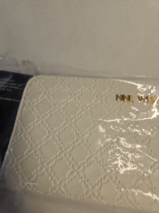 Nine West Norah Embossed Zipper Wallet – Optic White