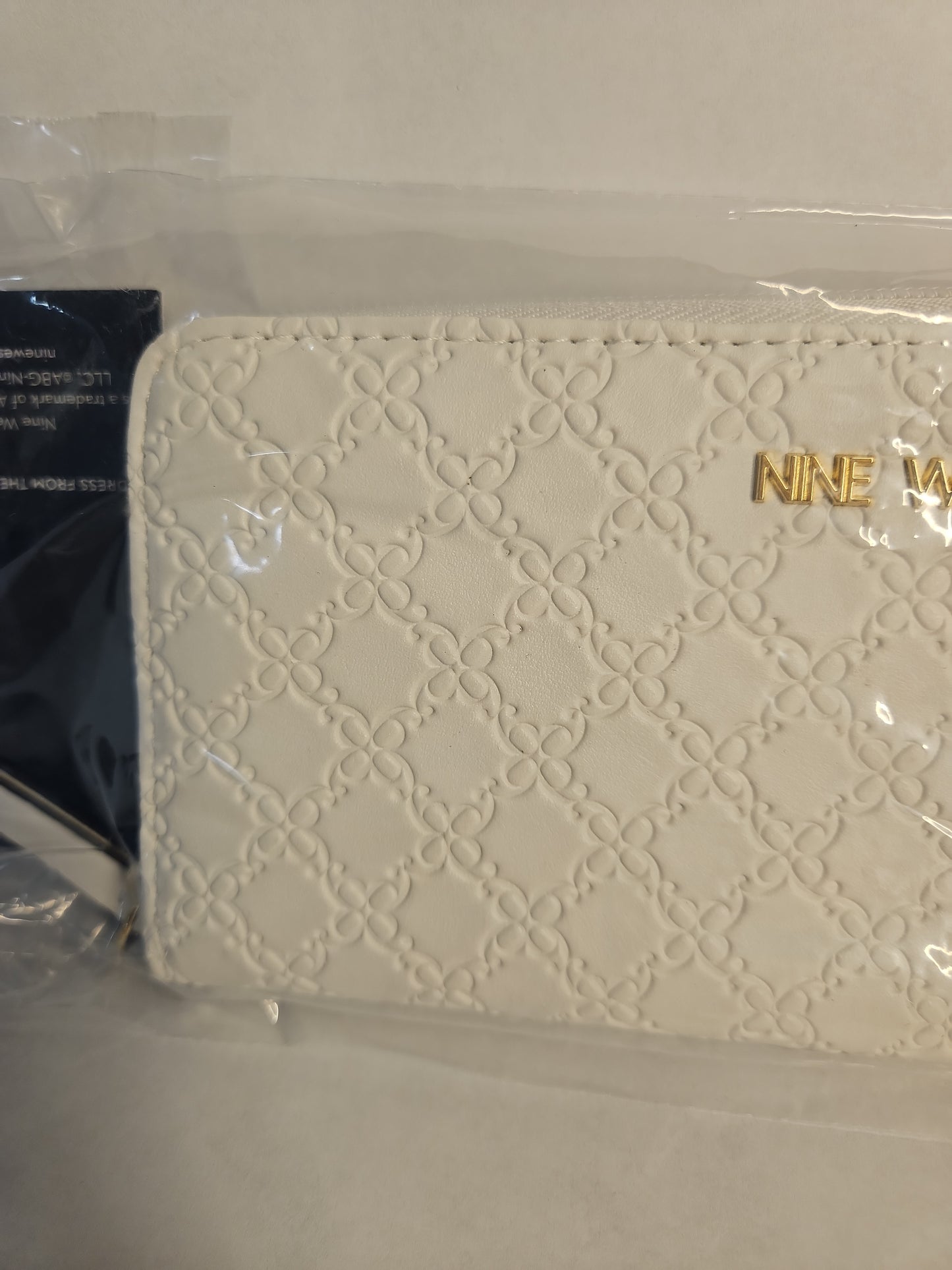 Nine West Norah Embossed Zipper Wallet – Optic White