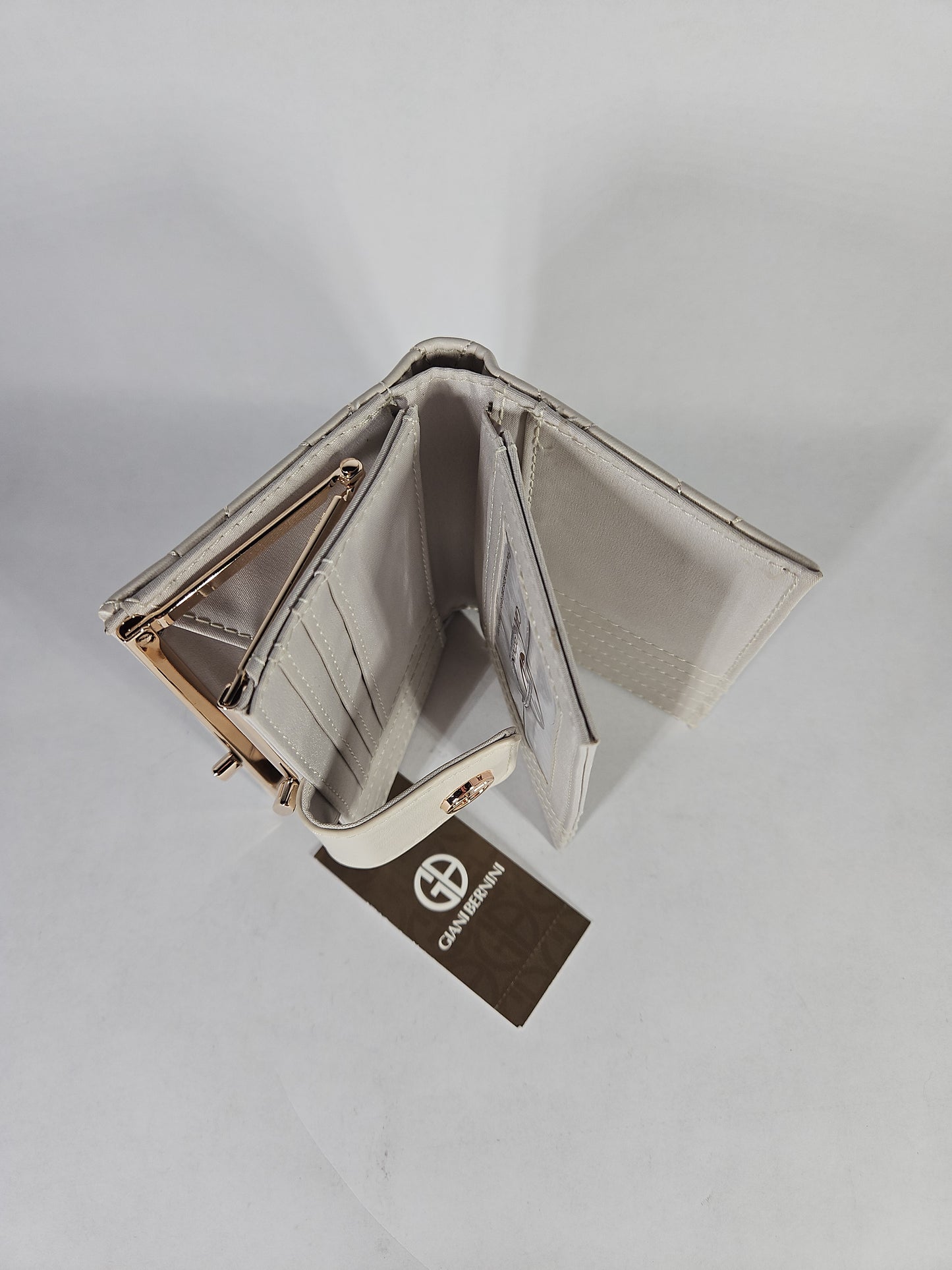 Giani Bernini Quilted Framed Indexer Wallet – Perfectly Pale