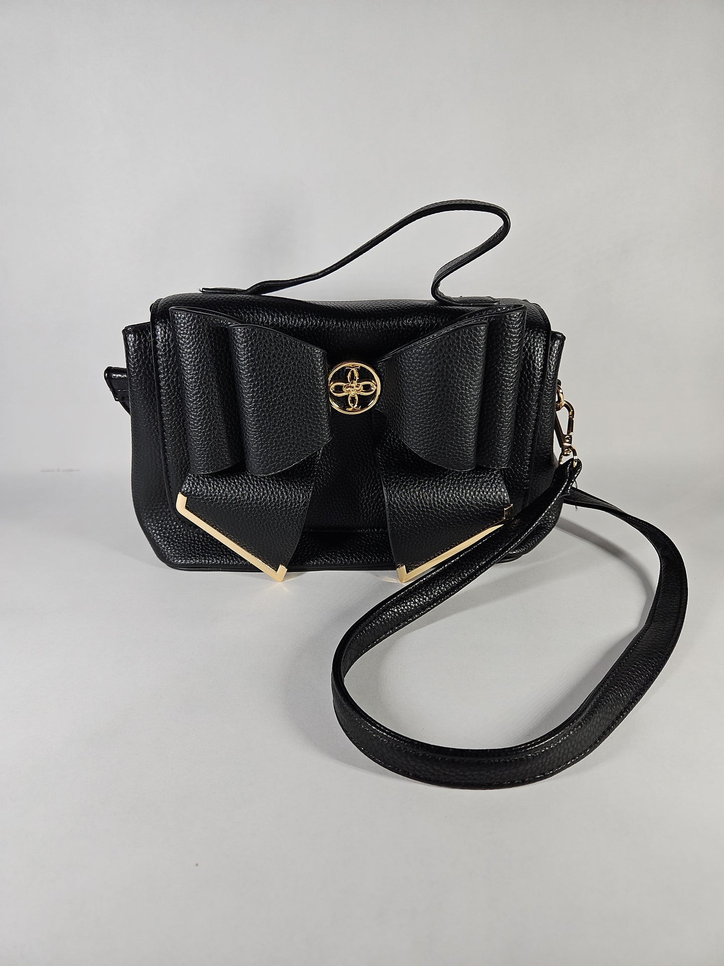 Like Dreams Jasmine Bowtie Crossbody Bag – Black