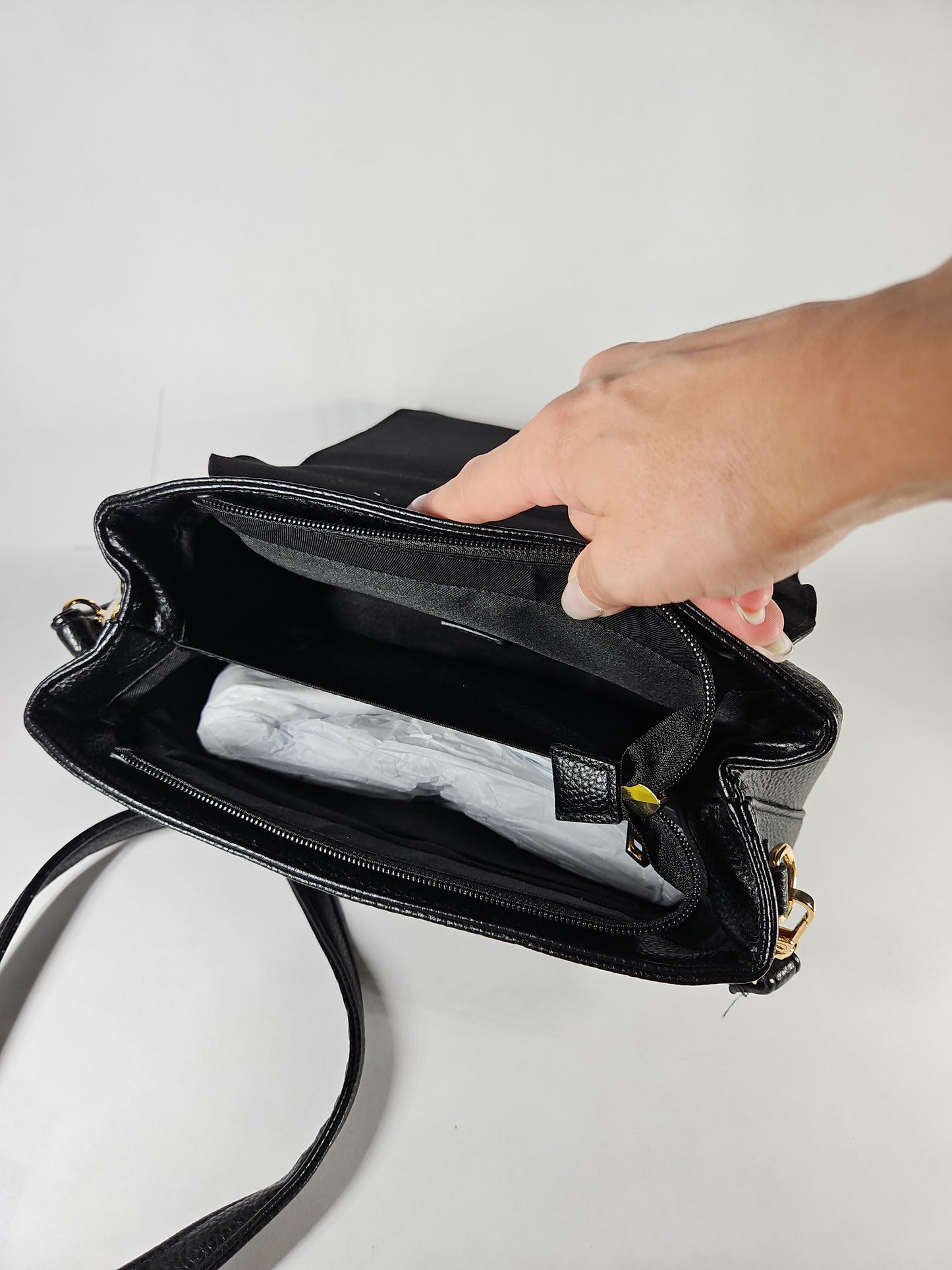 Like Dreams Jasmine Bowtie Crossbody Bag – Black