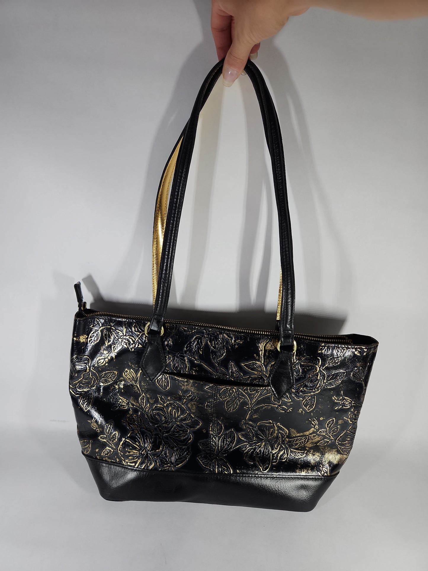 Patricia Nash Meka Bark Leaves Textured Tote Bag – Black Bark Leaves