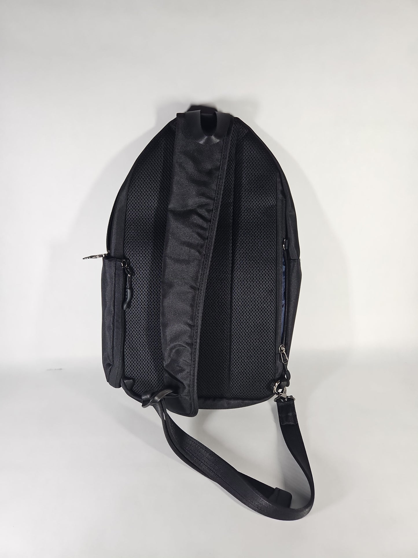 Travelon Anti-Theft Urban Sling – Black