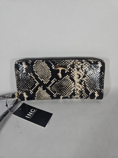 I.N.C. International Concepts Hazell Zip-Around Quilt Wristlet – Snake Greyscale