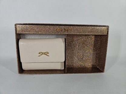 On 34th Maddynn Wallet – Alabaster/Gold
