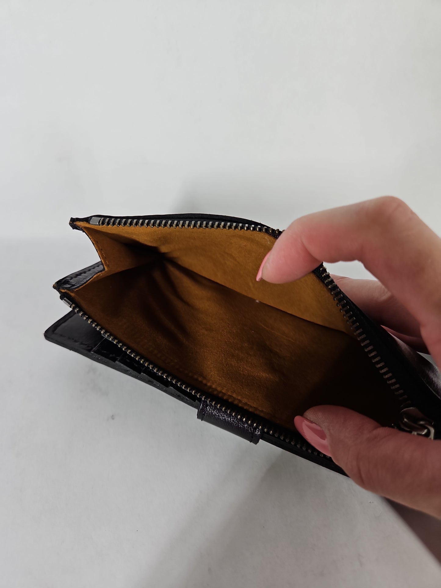 Patricia Nash Nazari Leather Wallet – Black/Silver