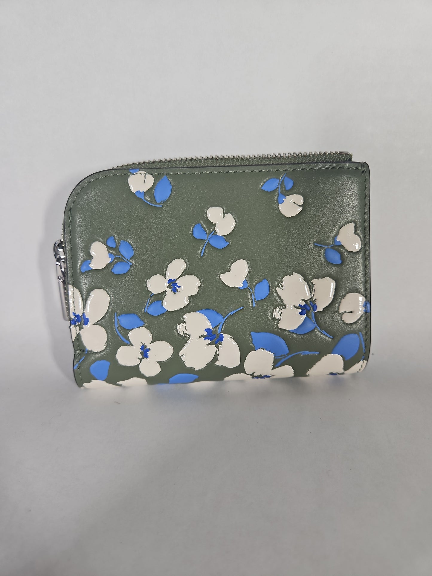 Kate Spade New York Devin Small Compact Wallet – Cedar Stand Multi