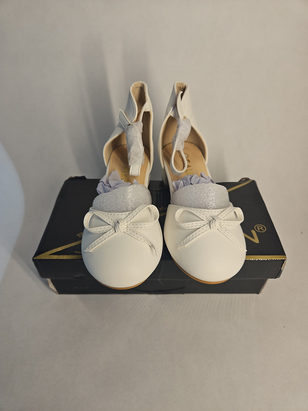 Faurn Closed Toe Strap Flower Pump Sandals for Toddlers – White, Size 10