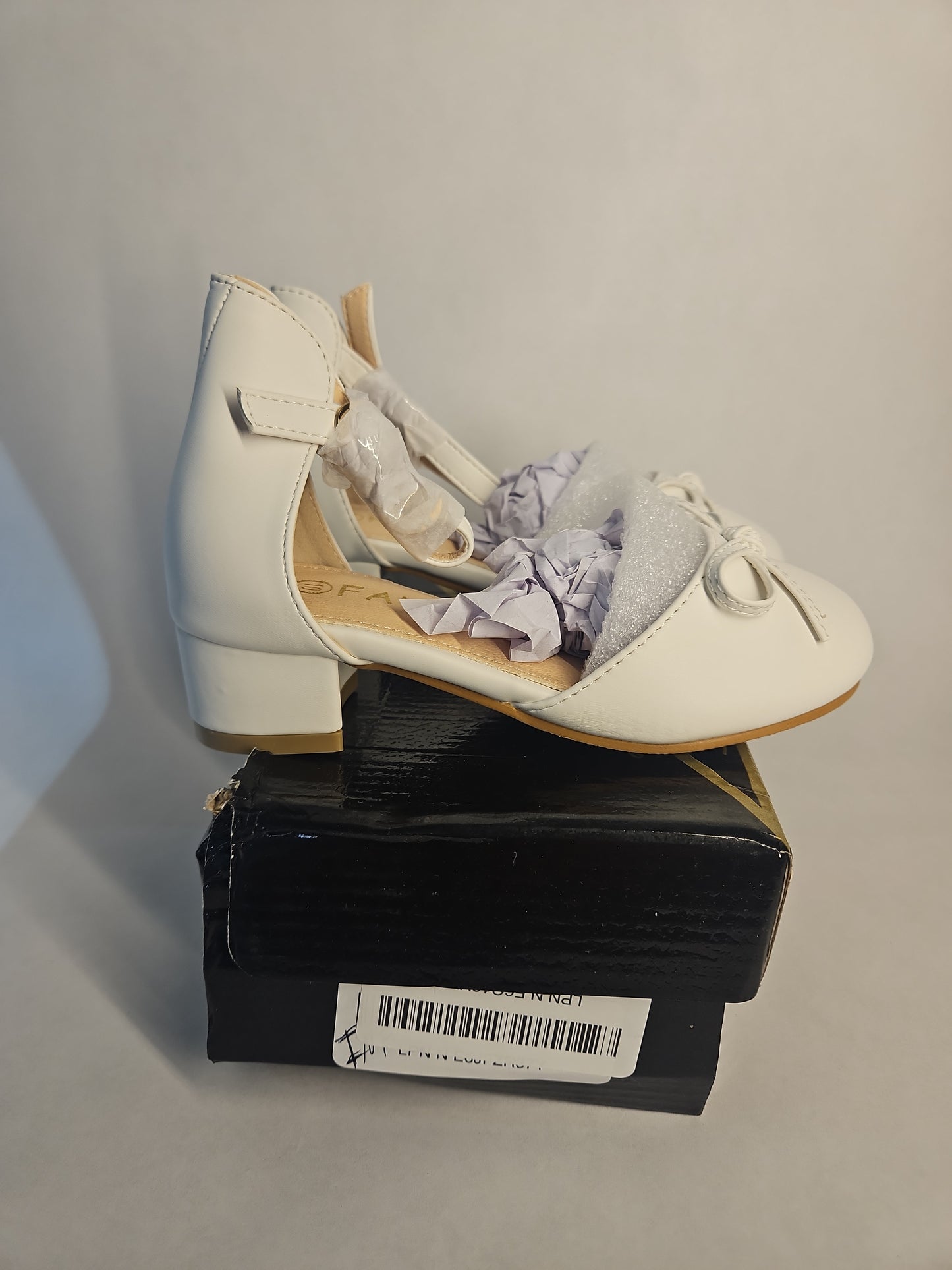Faurn Closed Toe Strap Flower Pump Sandals for Toddlers – White, Size 10