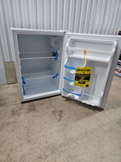 Insignia 2.7 Cu Ft Mini Fridge NS-CF27WH6 – White – Used, Small Dent on Top