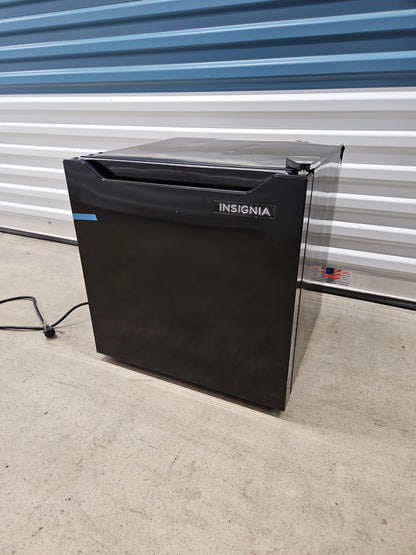 Insignia 1.7 Cu Ft Mini Fridge NS-CF17BK26 – Black – Open Box, Dented Corner