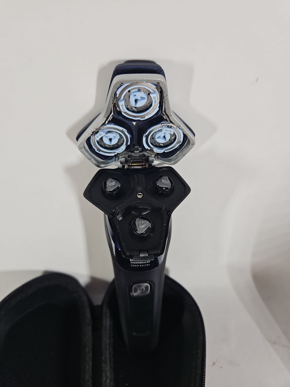 Philips Norelco Shaver 7800 Wet & Dry Electric Shaver Pop-Up Trimmer S7885/85