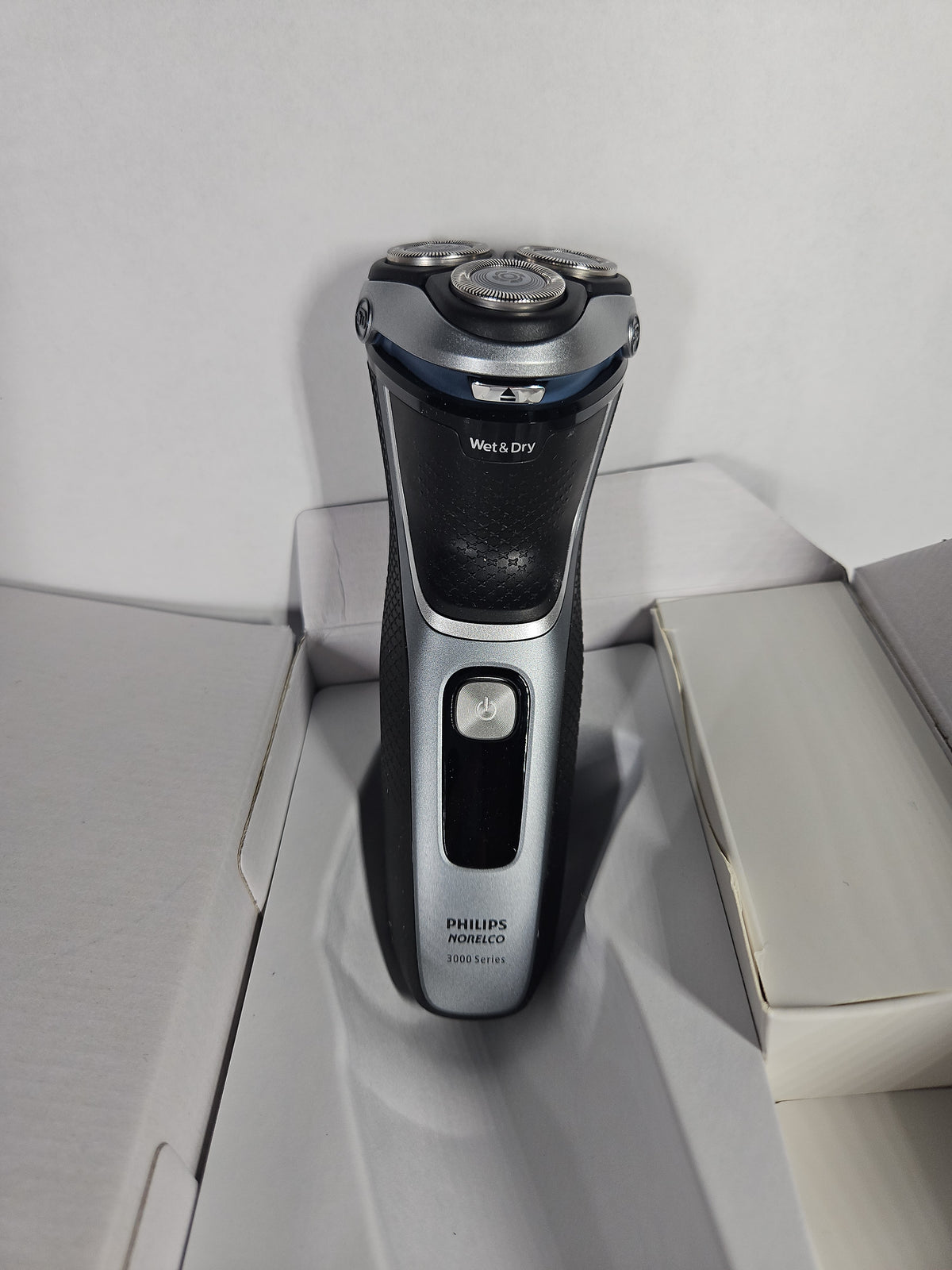 Philips Norelco Shaver 3900 S3341/92 Wet Dry Electric Shaver Space Gray