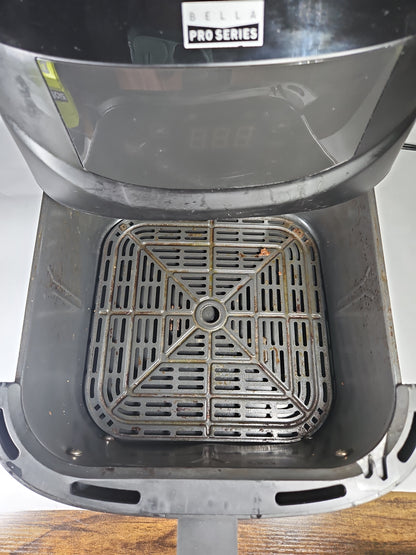 bella PRO 8 Qt Touchscreen Air Fryer Divided Basket 90241 - Matte Black - Used